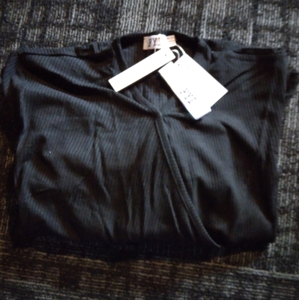 V-NECK WRAP TOP